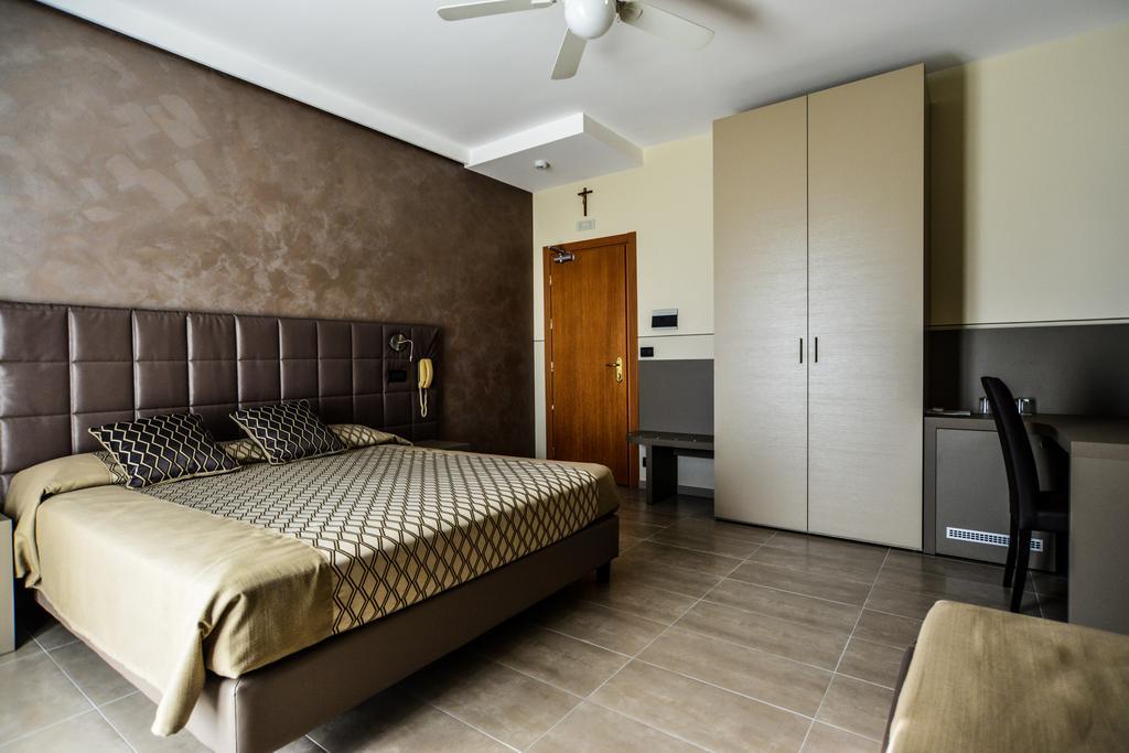 Hotel Sorriso Тосколано Мадерно Екстериор снимка