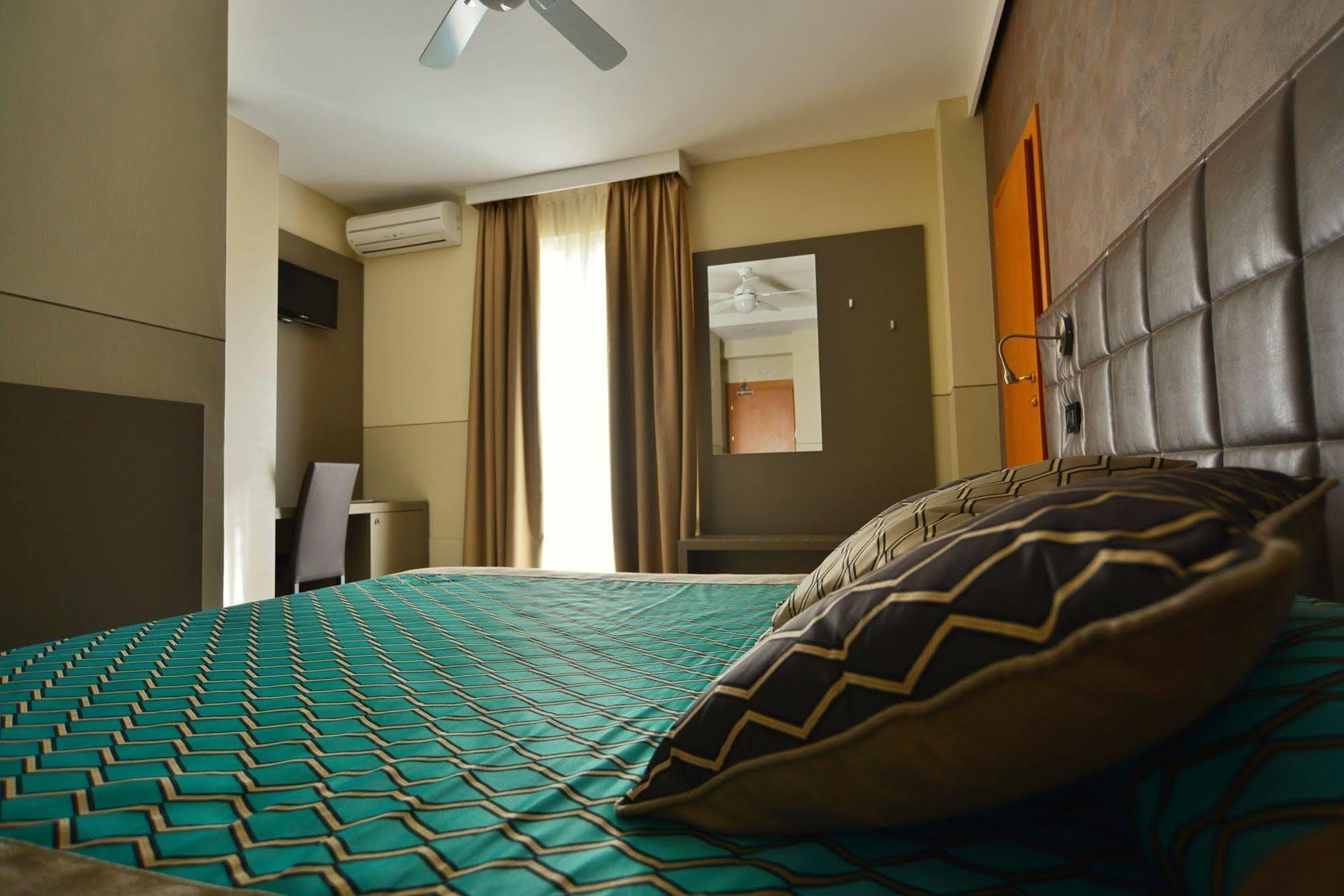 Hotel Sorriso Тосколано Мадерно Екстериор снимка