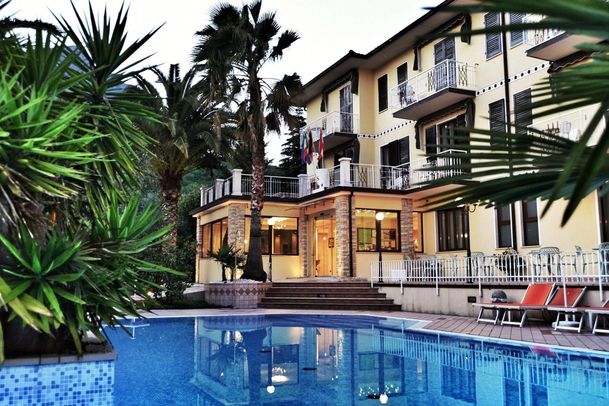 Hotel Sorriso Тосколано Мадерно Екстериор снимка