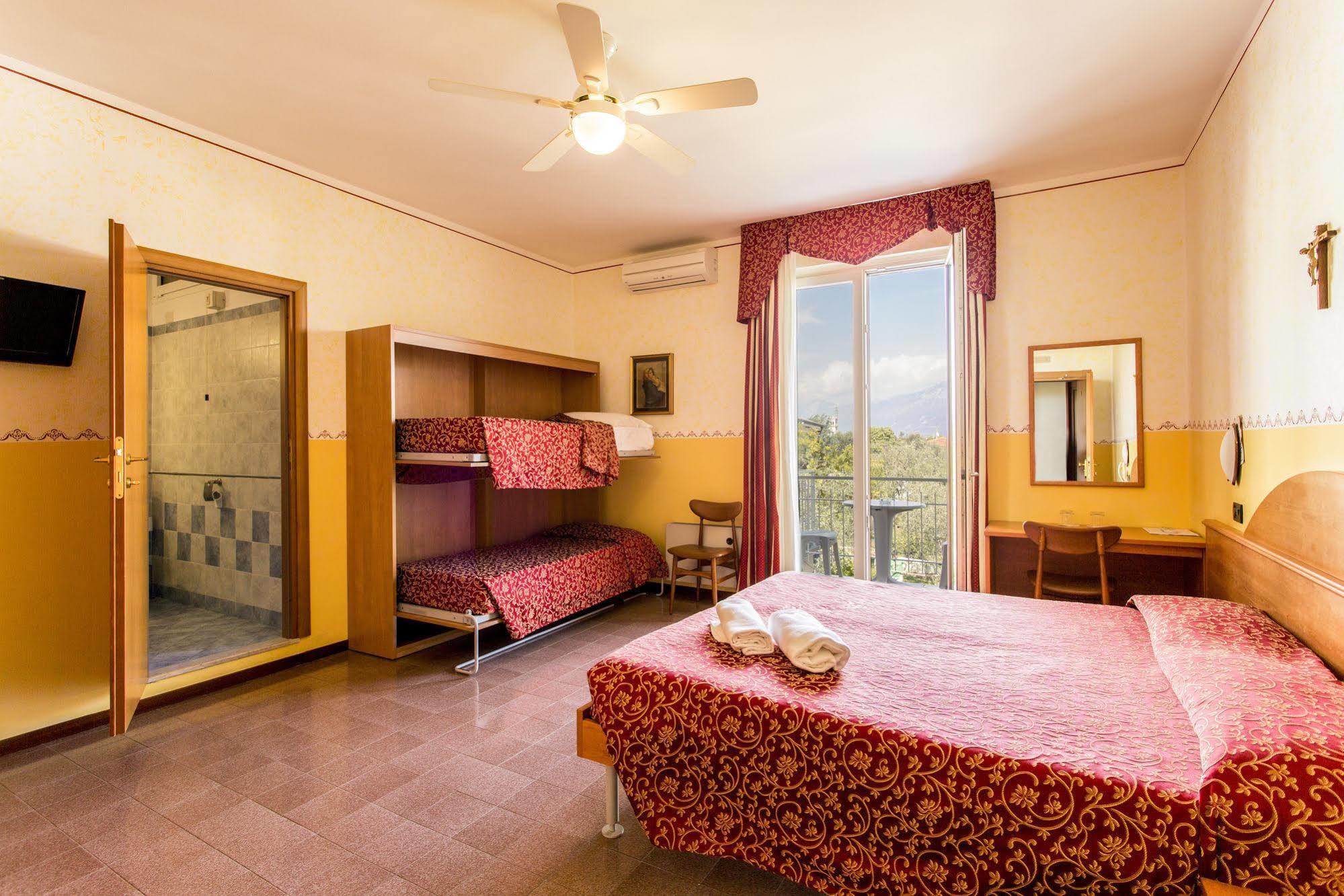 Hotel Sorriso Тосколано Мадерно Екстериор снимка