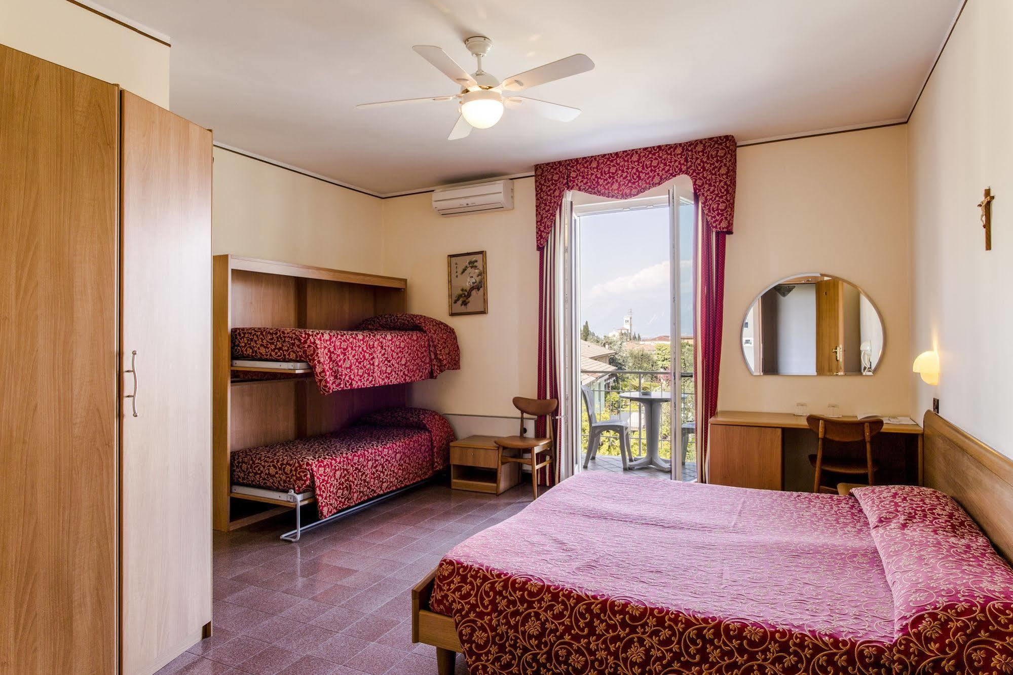 Hotel Sorriso Тосколано Мадерно Екстериор снимка