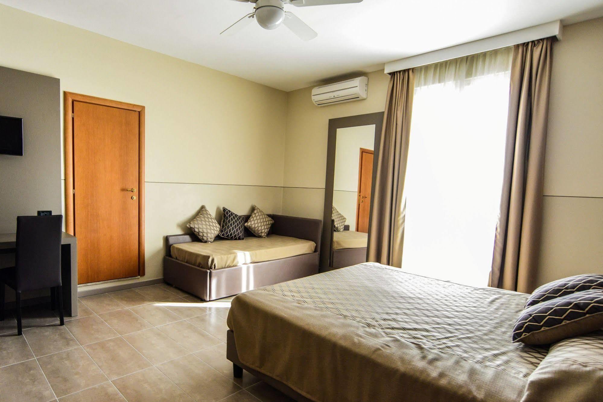 Hotel Sorriso Тосколано Мадерно Екстериор снимка
