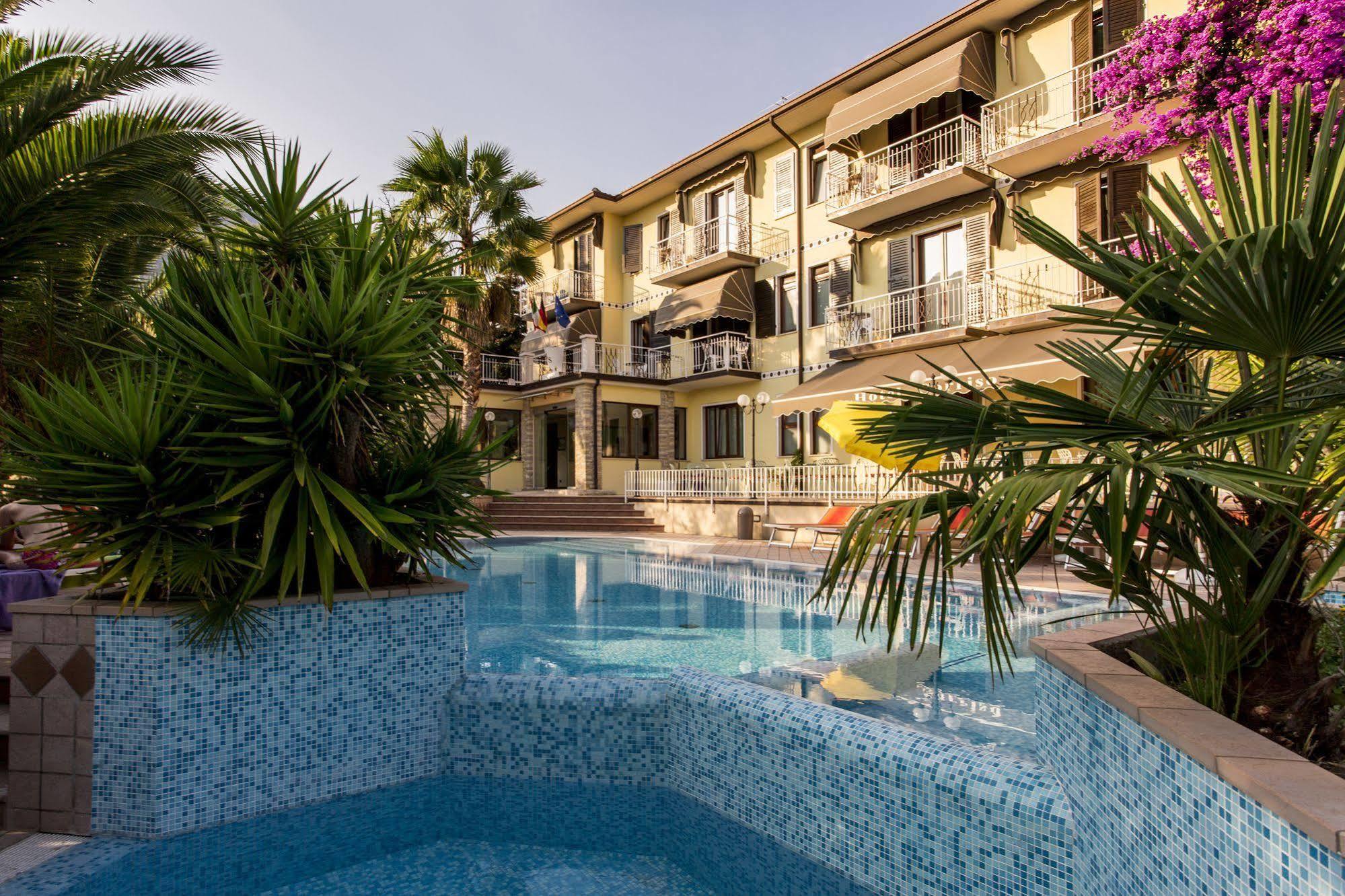Hotel Sorriso Тосколано Мадерно Екстериор снимка
