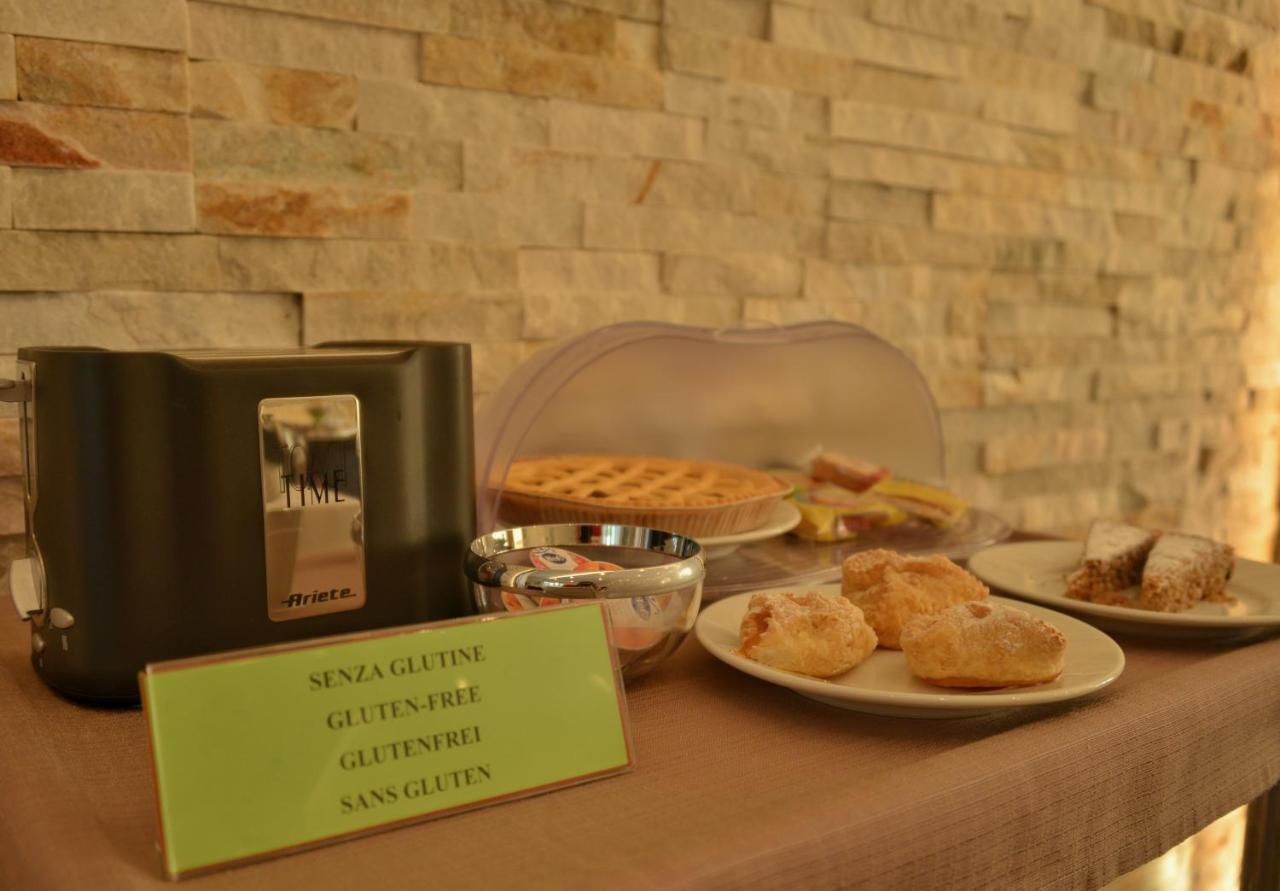 Hotel Sorriso Тосколано Мадерно Екстериор снимка